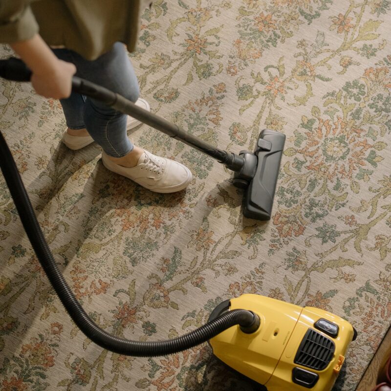 Cleaning dirty carpet
